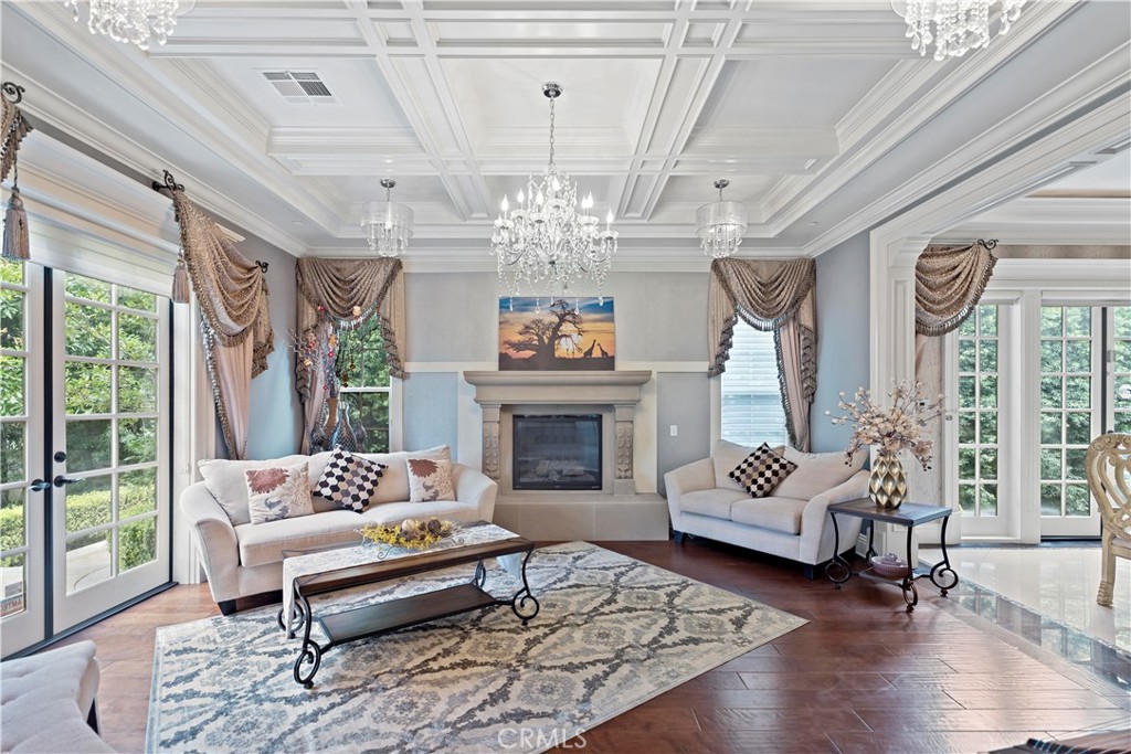 382 W Woodruff Avenue