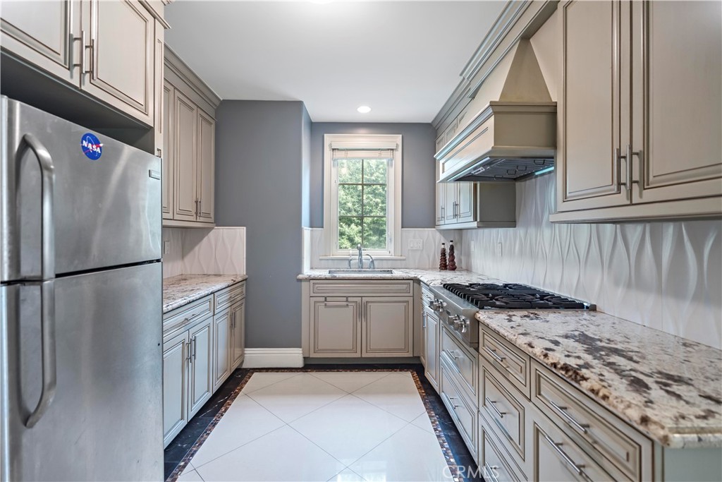 382 W Woodruff Avenue