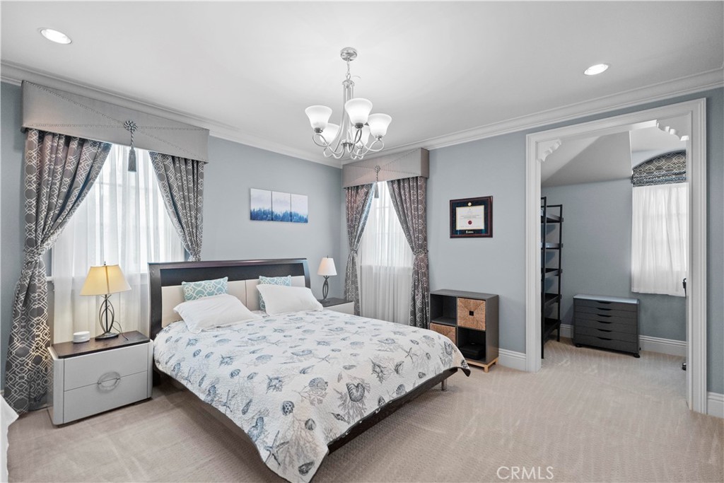 382 W Woodruff Avenue