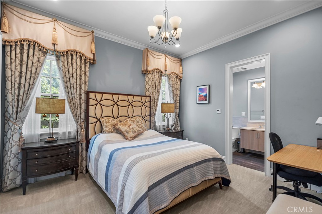 382 W Woodruff Avenue