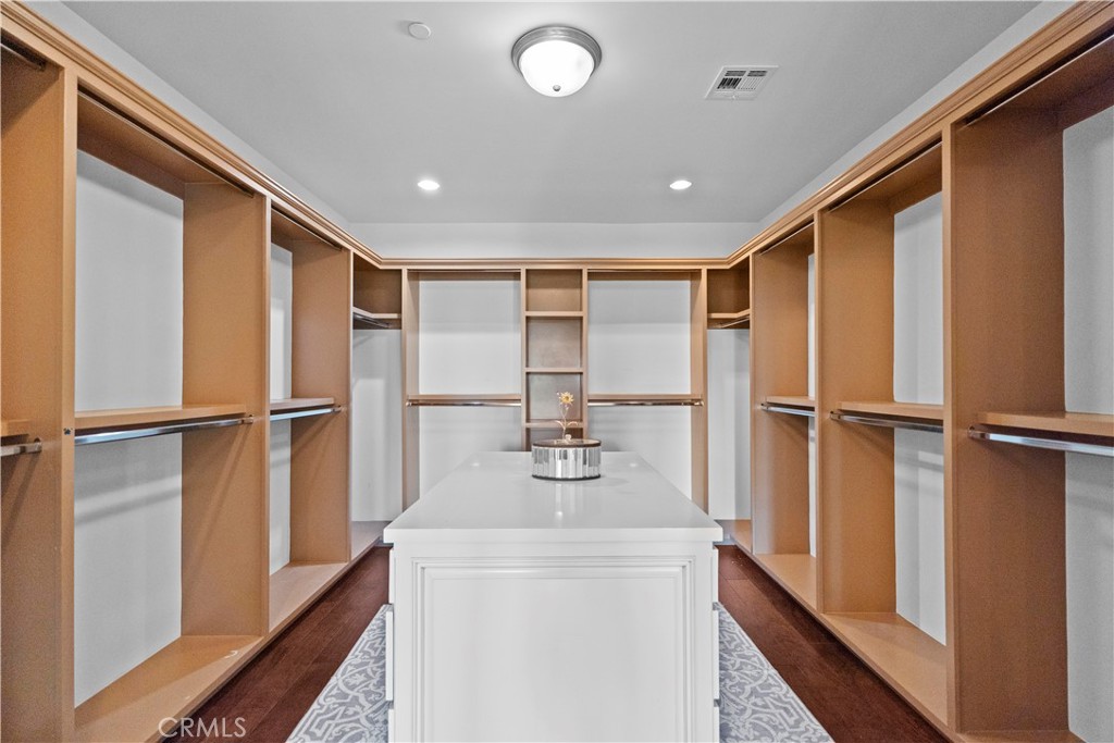 382 W Woodruff Avenue