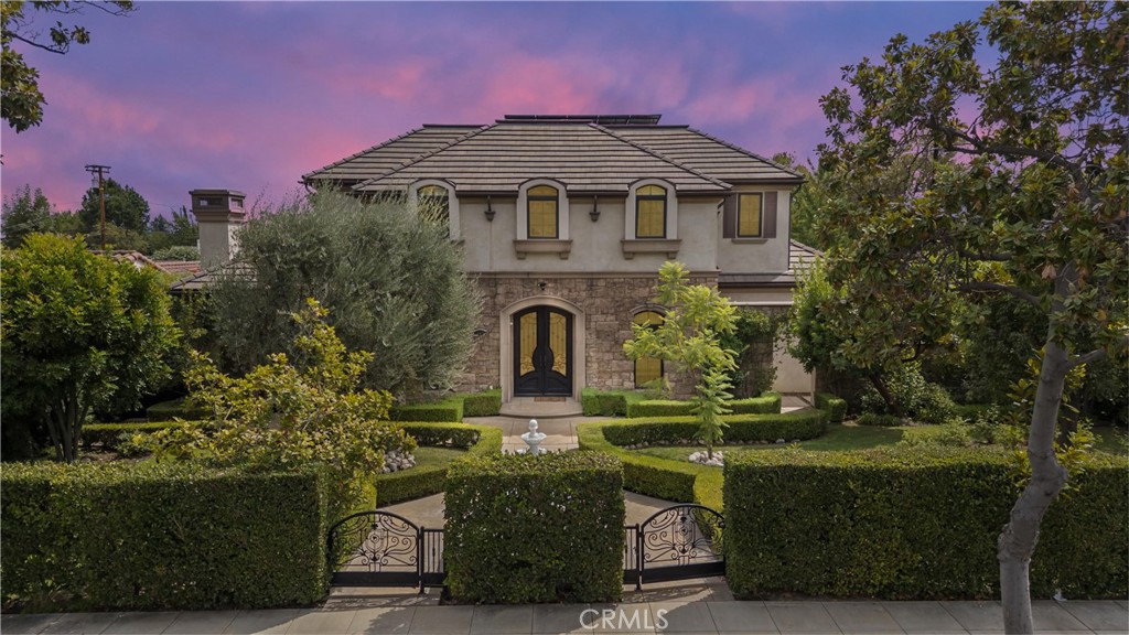 382 W Woodruff Avenue