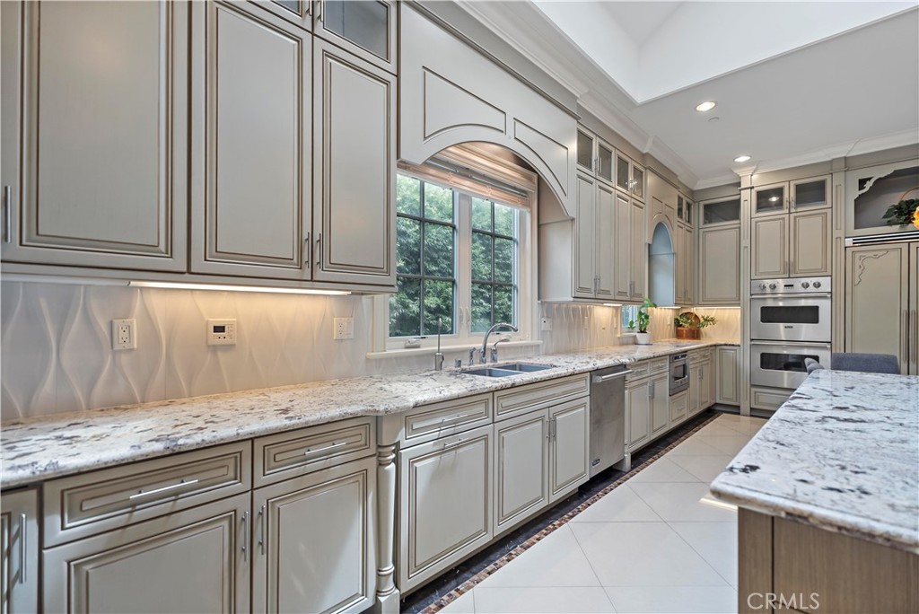 382 W Woodruff Avenue