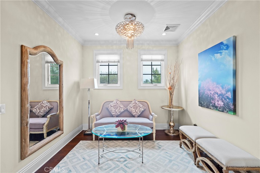 382 W Woodruff Avenue