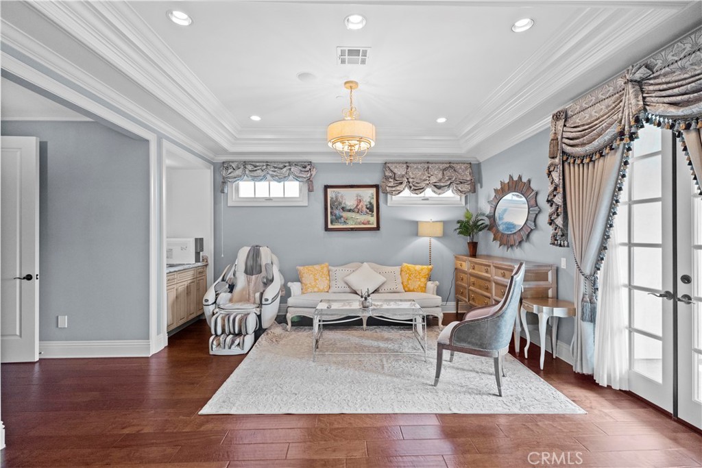 382 W Woodruff Avenue