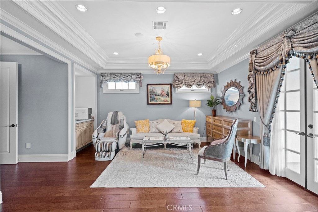 382 W Woodruff Avenue