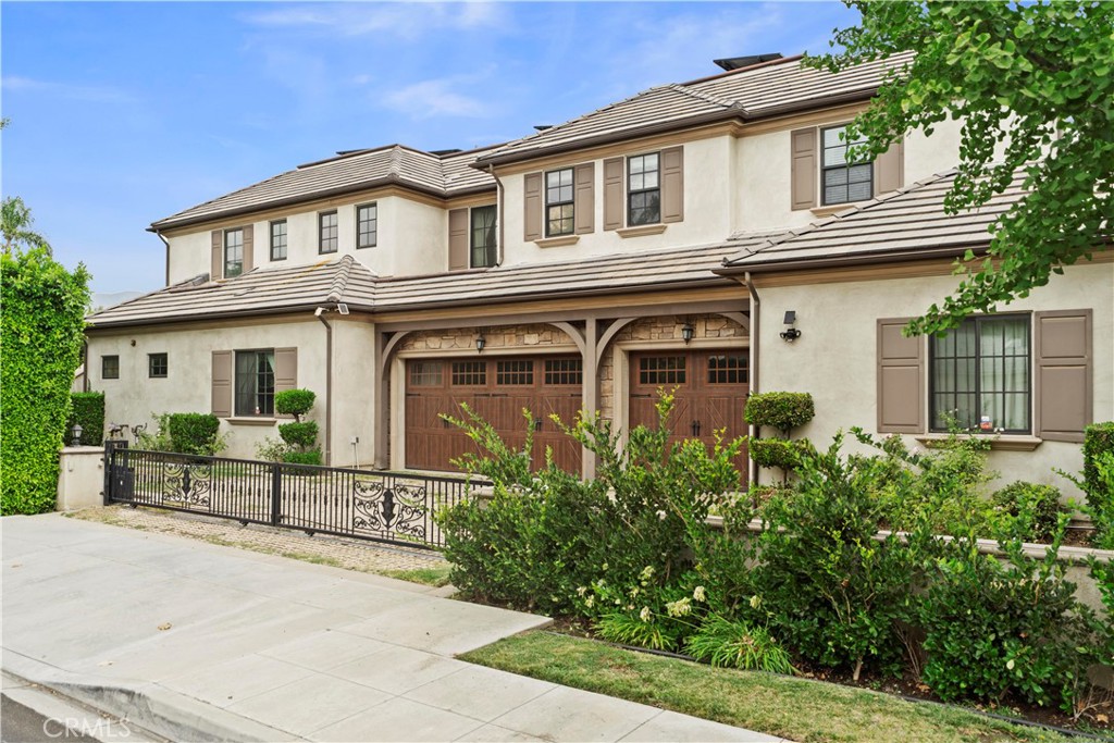 382 W Woodruff Avenue