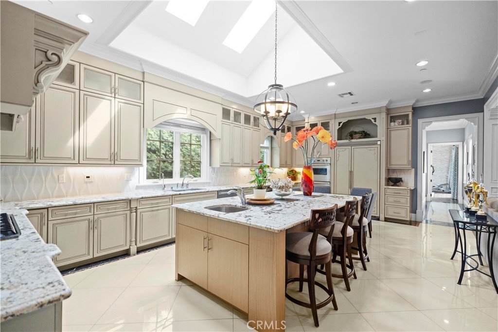 382 W Woodruff Avenue