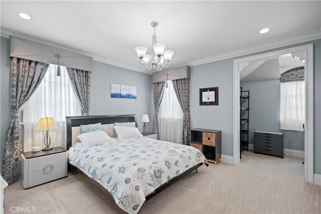 382 W Woodruff Avenue