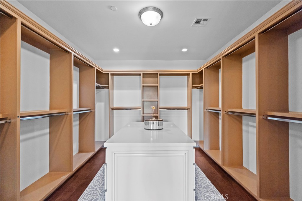 382 W Woodruff Avenue