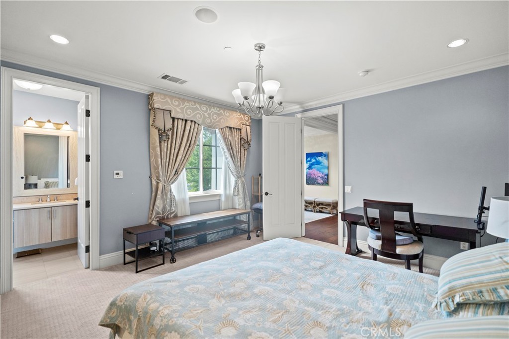 382 W Woodruff Avenue