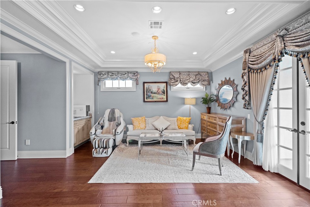 382 W Woodruff Avenue