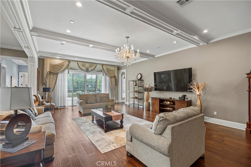 382 W Woodruff Avenue