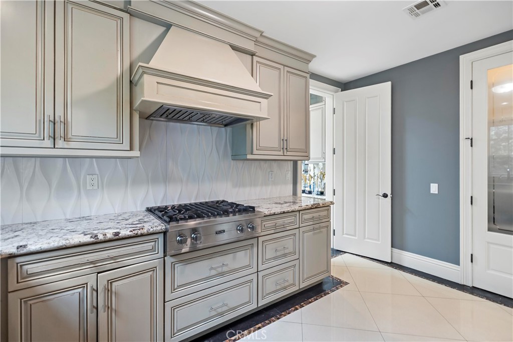 382 W Woodruff Avenue