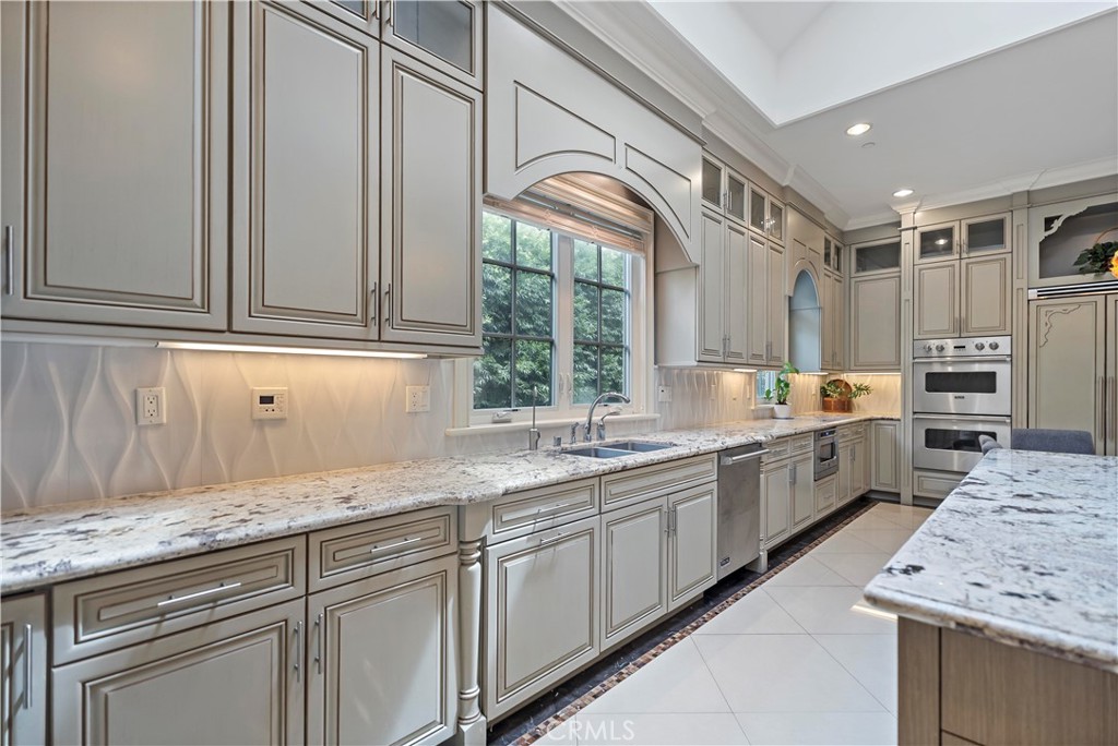 382 W Woodruff Avenue