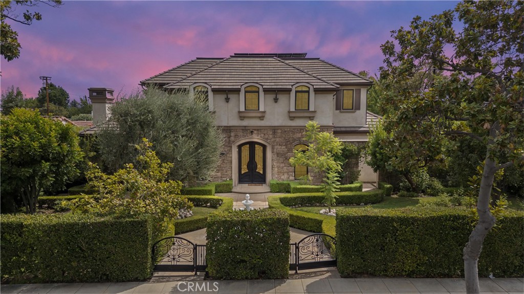 382 W Woodruff Avenue