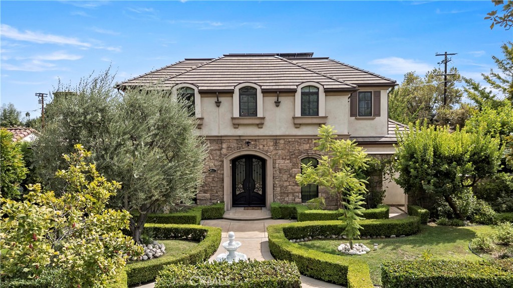 382 W Woodruff Avenue