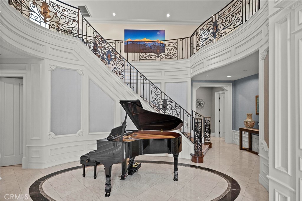 382 W Woodruff Avenue