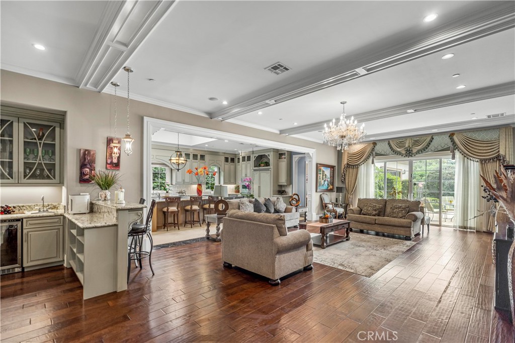 382 W Woodruff Avenue