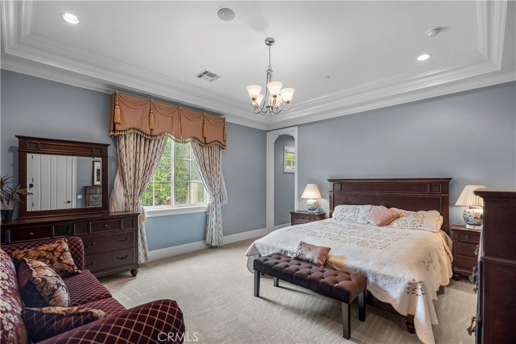 382 W Woodruff Avenue