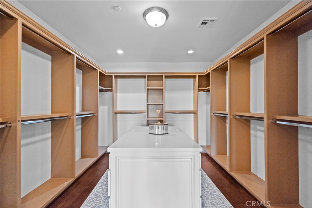 382 W Woodruff Avenue