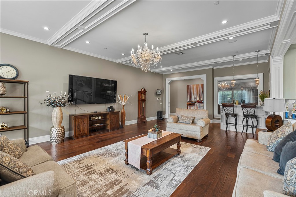 382 W Woodruff Avenue