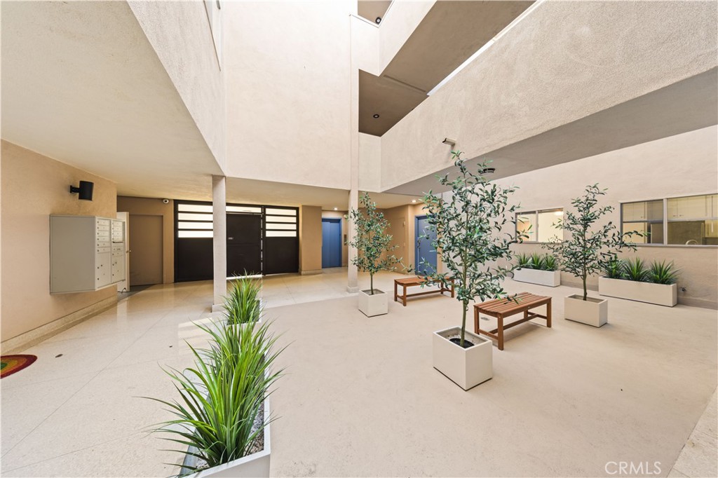 1101 Lincoln Boulevard 1A