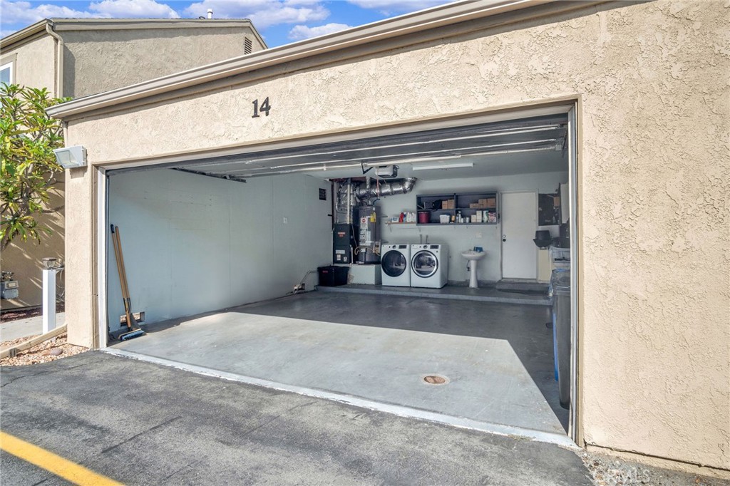648 S Azusa Avenue 14