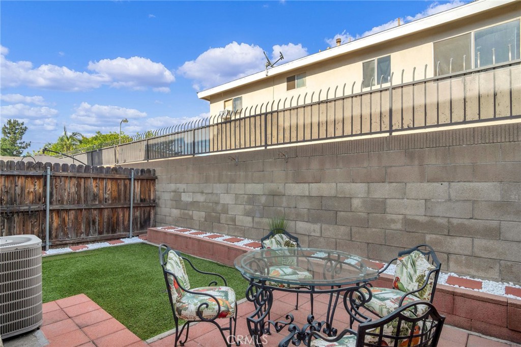 648 S Azusa Avenue 14
