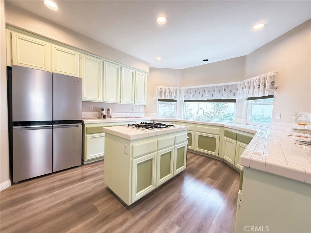 24713 Shoshone Drive