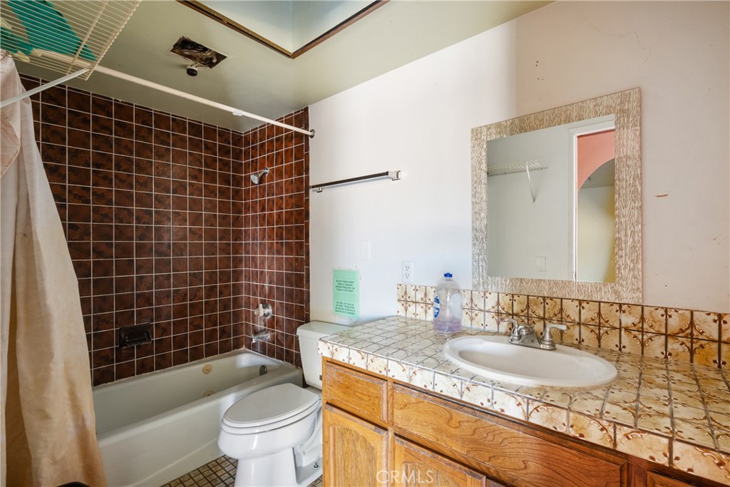 2218 San Gabriel Boulevard