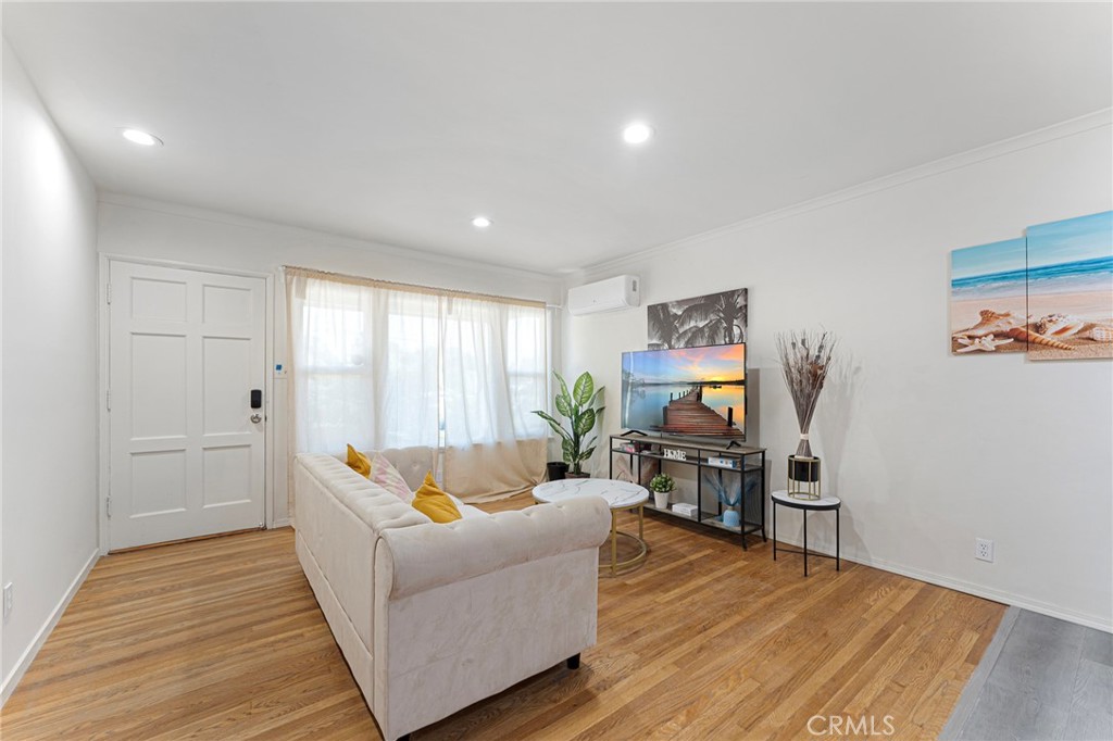 2425 S Myrtle Ave