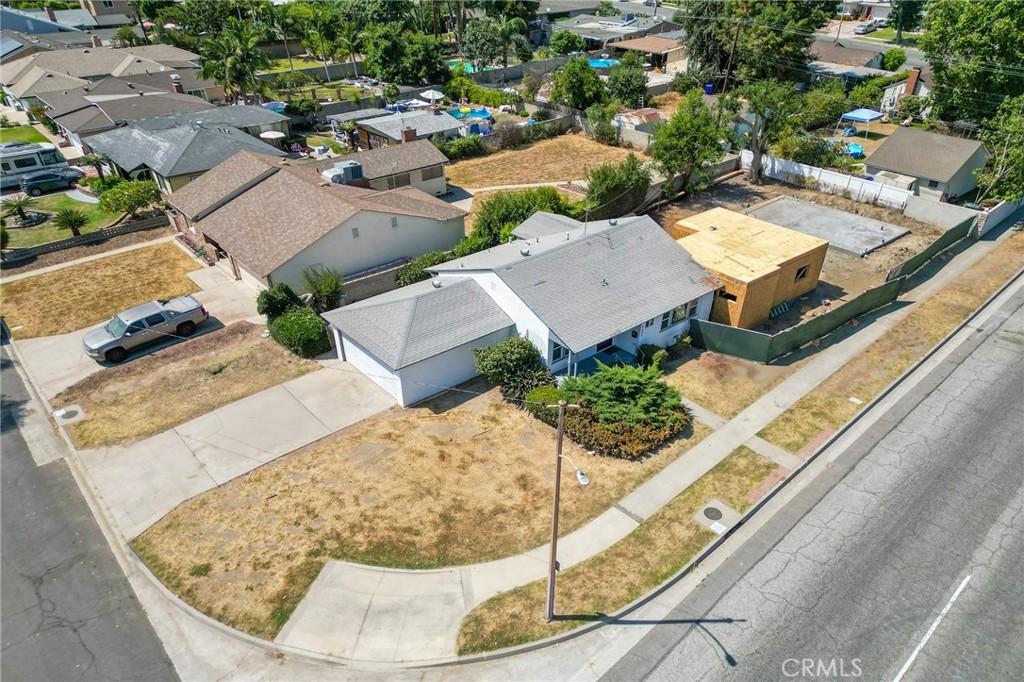 2425 S Myrtle Ave