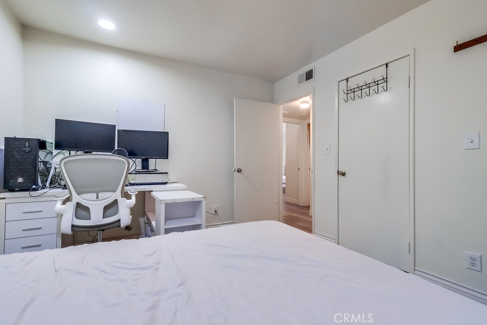 4031 La Rica Avenue O