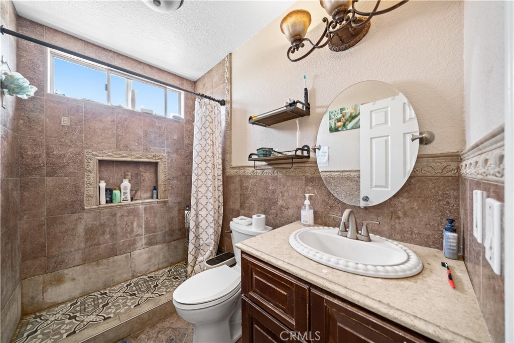 1010 W Wilson
