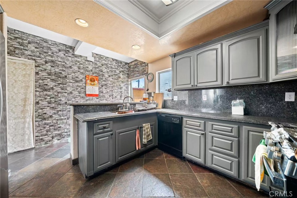 1010 W Wilson