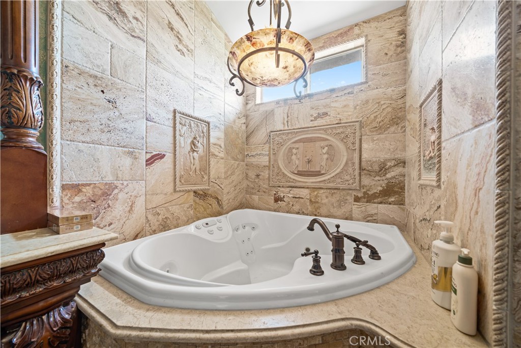 1010 W Wilson