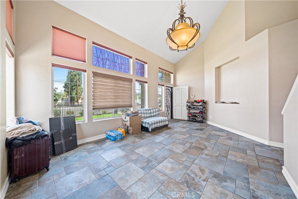1010 W Wilson