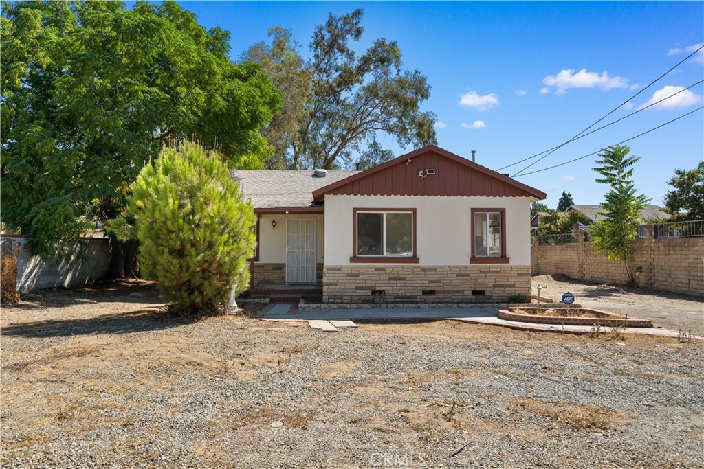 8139 N Maple Avenue