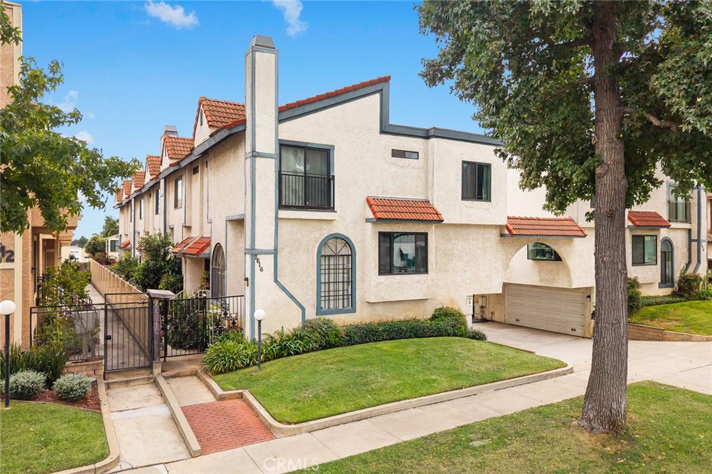 2616 W Grand Avenue C