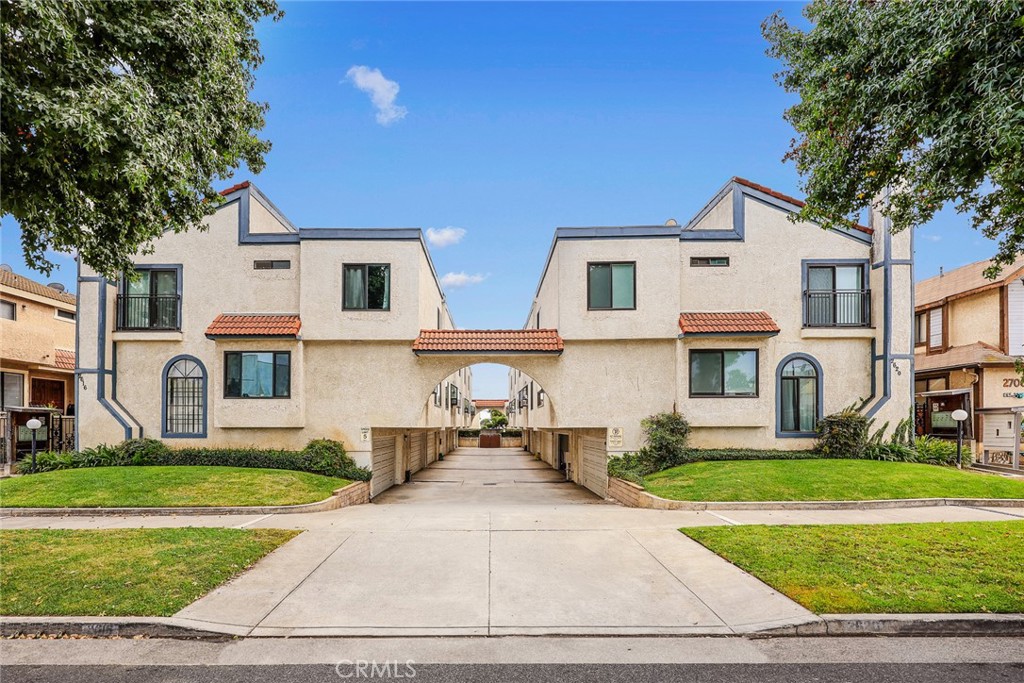 2616 W Grand Avenue C