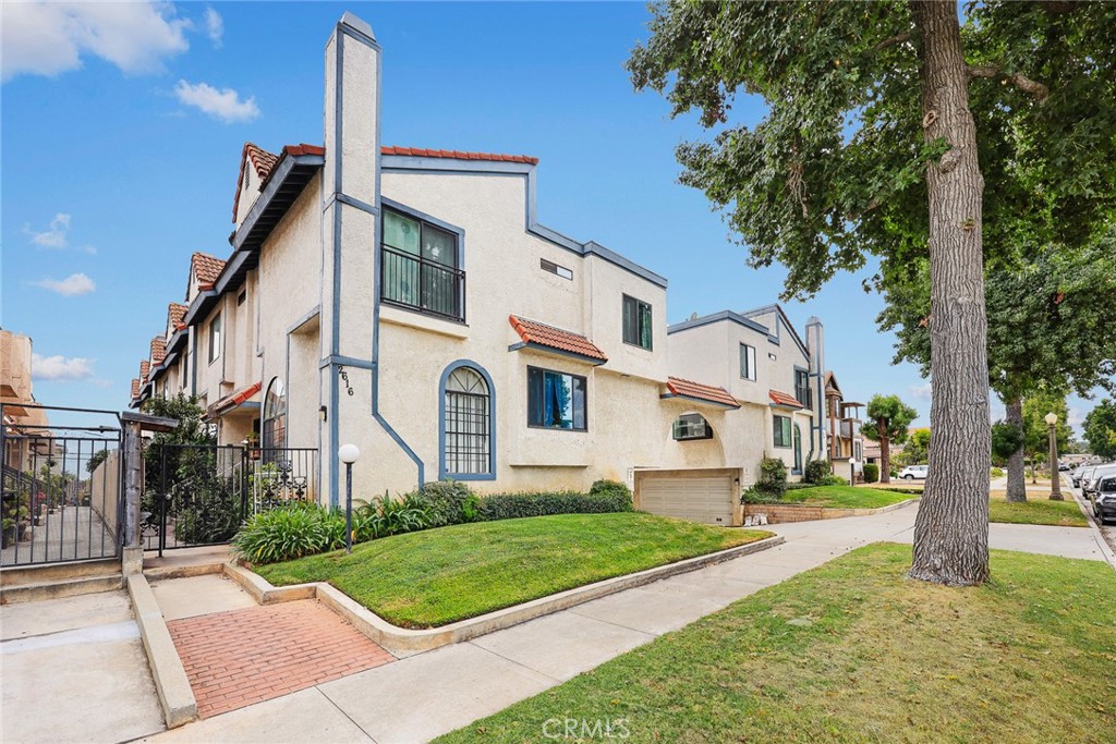 2616 W Grand Avenue C