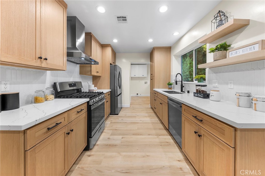 6430 N vista
