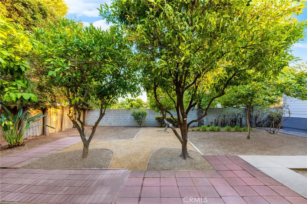 6430 N vista