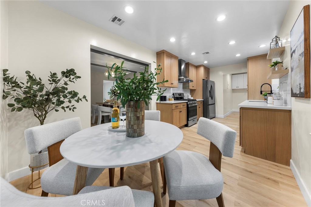 6430 N vista