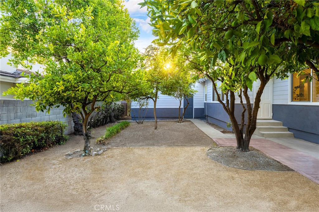 6430 N vista