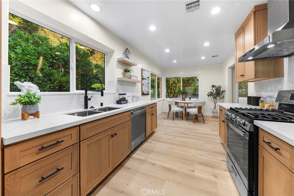 6430 N vista