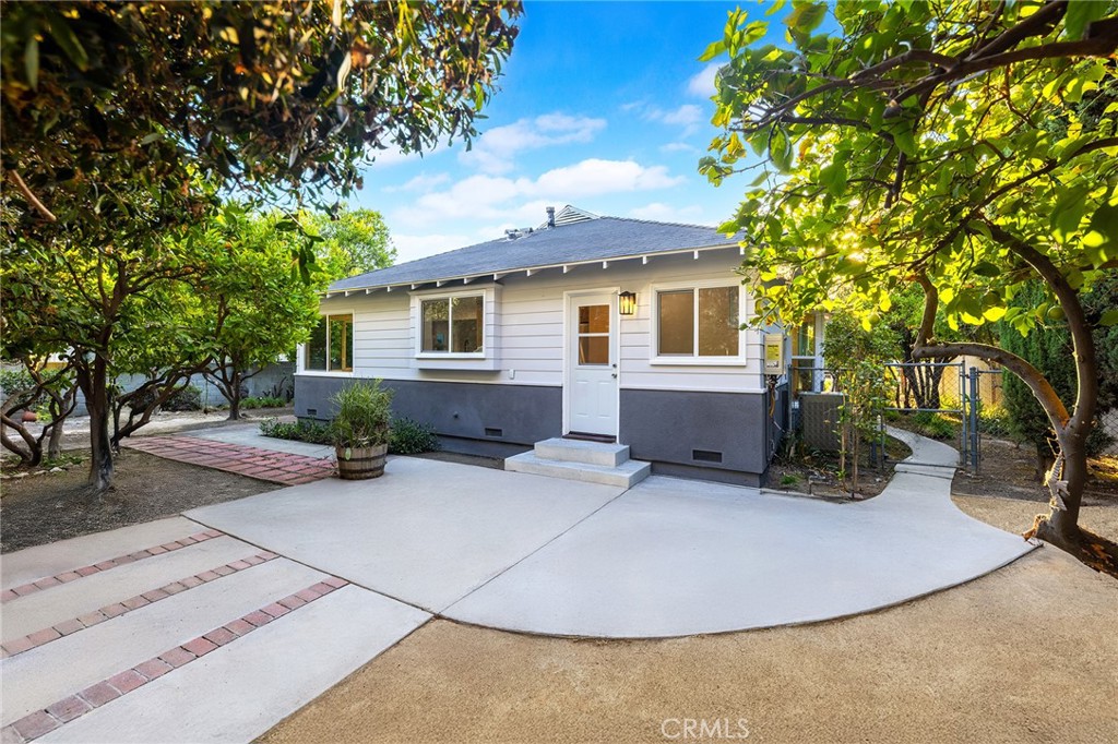 6430 N vista