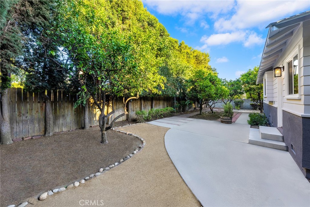 6430 N vista