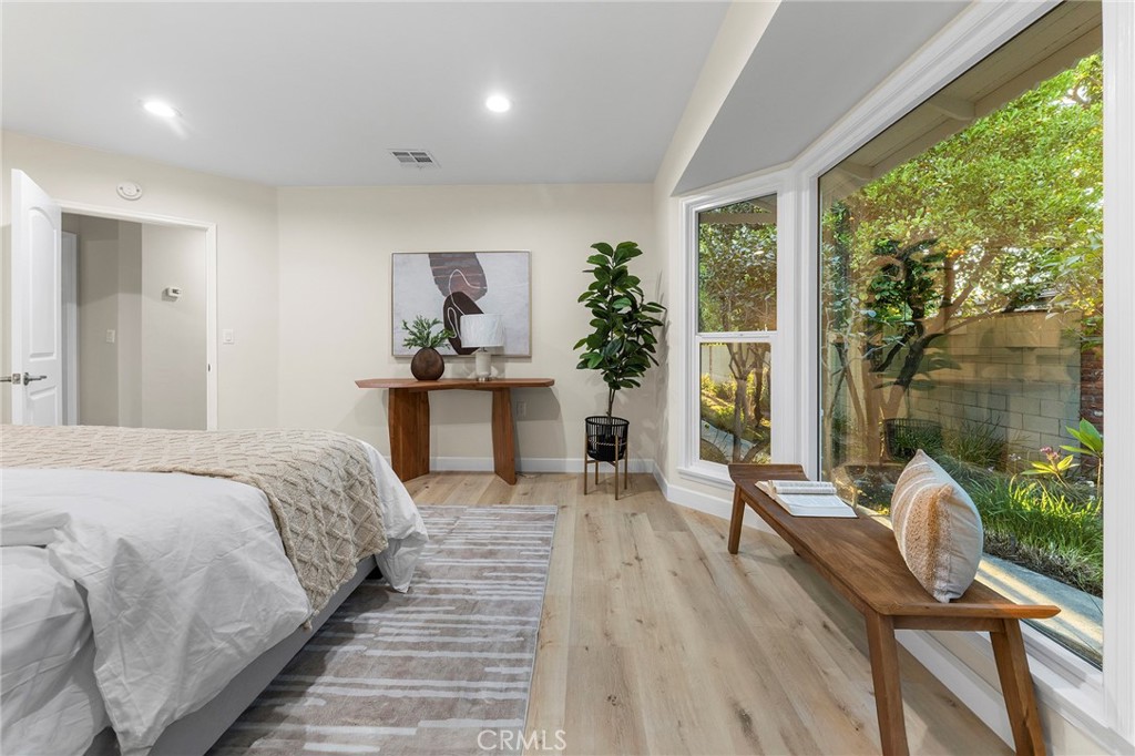 6430 N vista